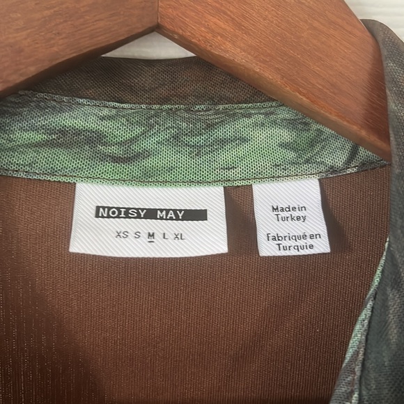 Stunning Ruched midi dress!! 💚💚 - Picture 2 of 4